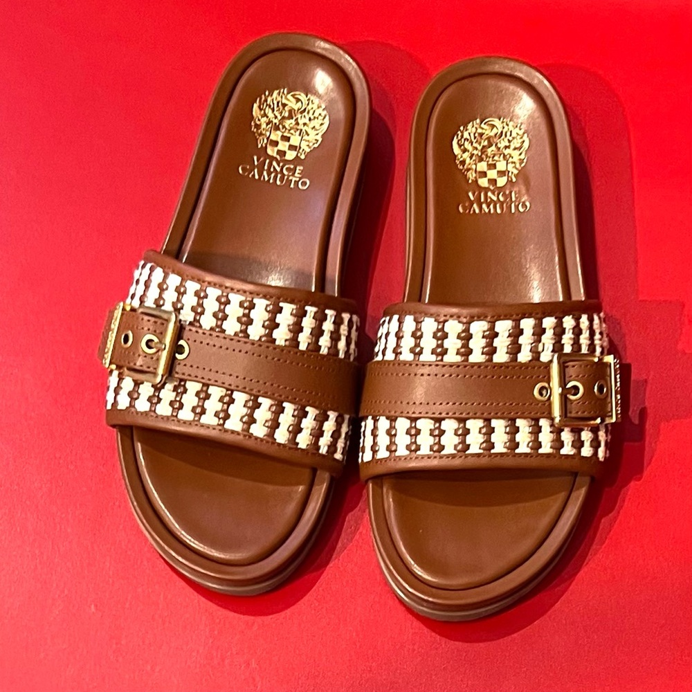 NWOT Vince Camuto Kenlie Sandals